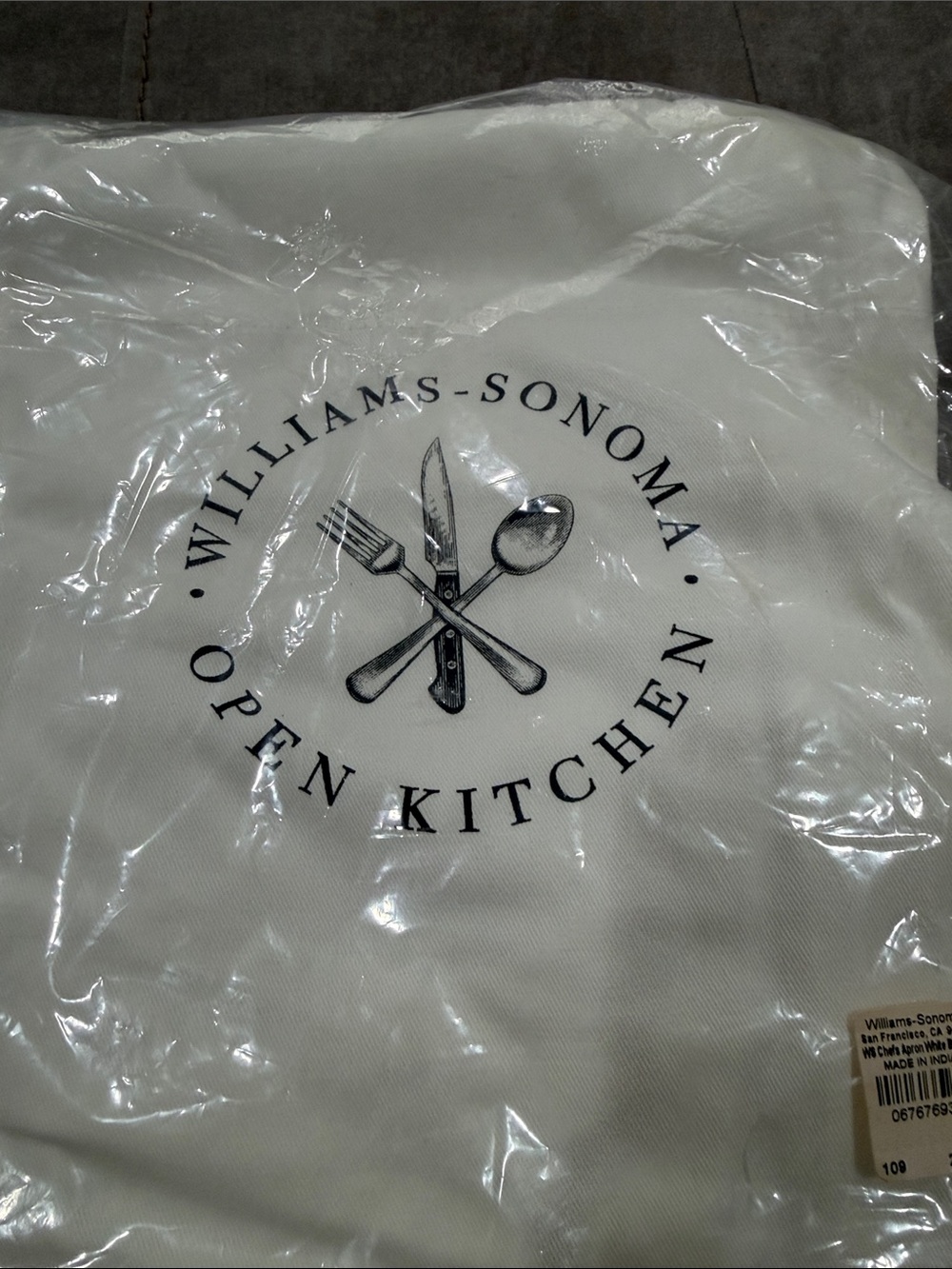 NWT Williams Sonoma chefs open kitchen logo  apron tie with pocket white